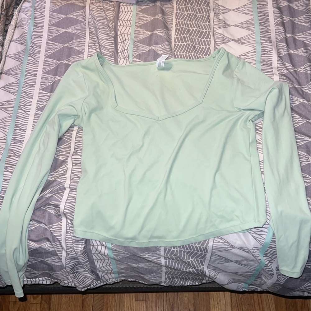 atheltic green crop top